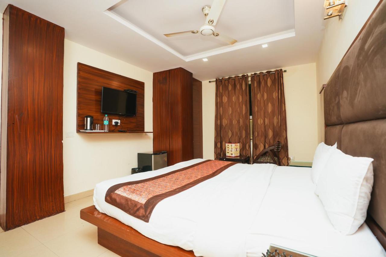 Hotel High 5 Land Дели Экстерьер фото