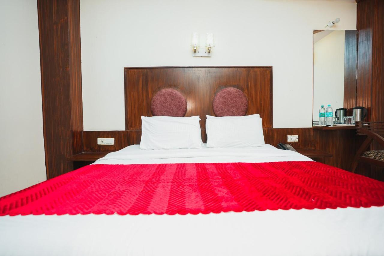 Hotel High 5 Land Дели Экстерьер фото