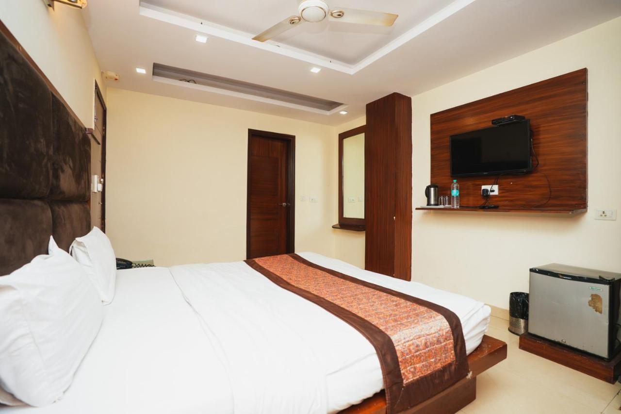 Hotel High 5 Land Дели Экстерьер фото