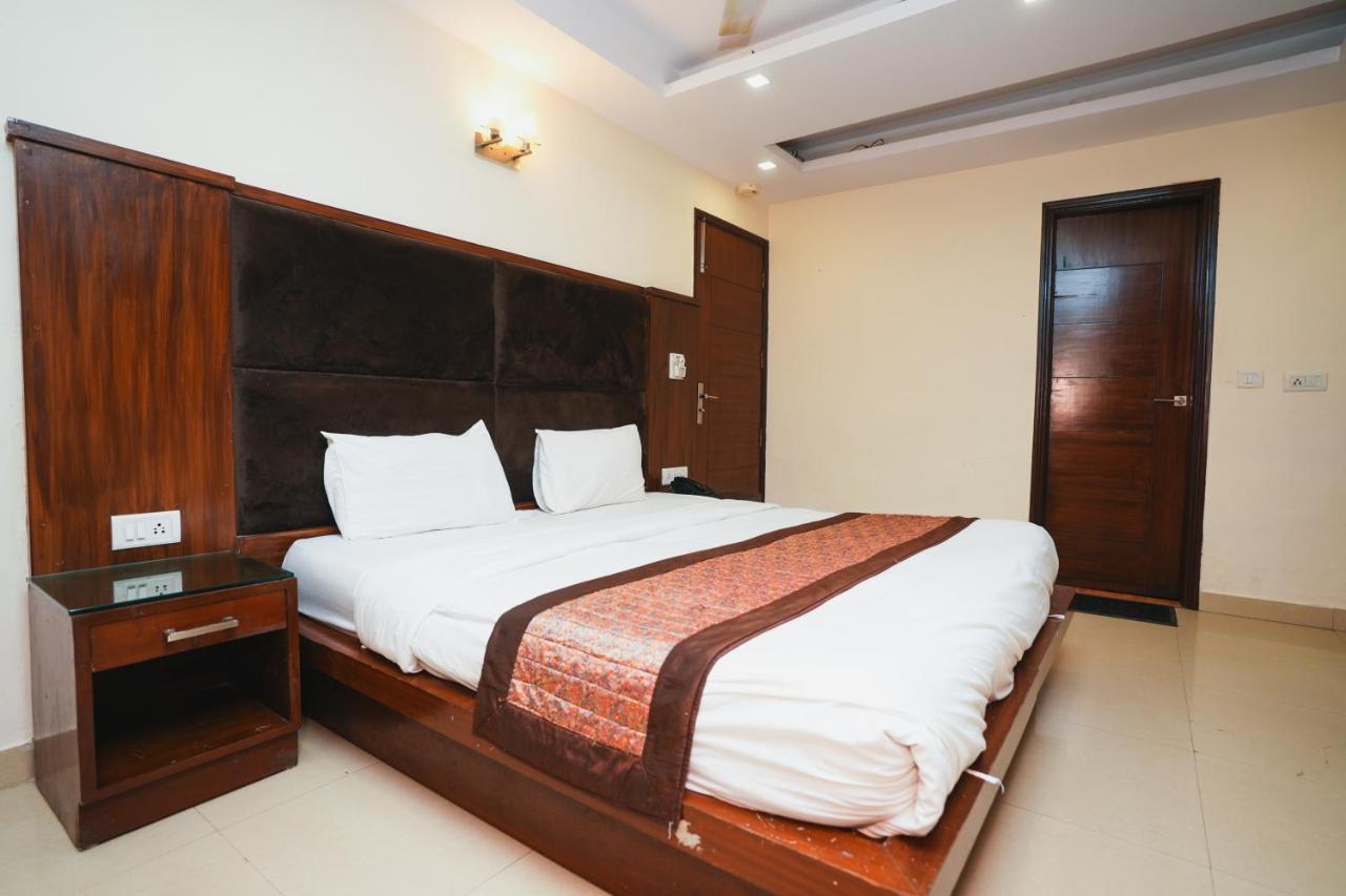 Hotel High 5 Land Дели Экстерьер фото