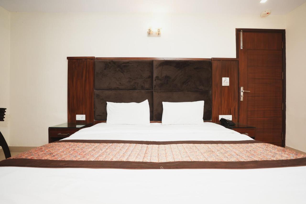 Hotel High 5 Land Дели Экстерьер фото